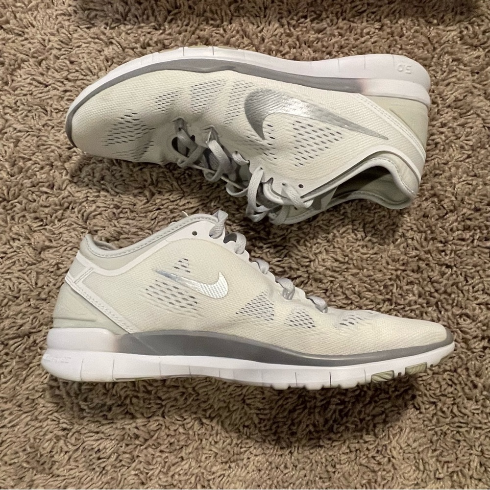 EUC Nike Free 5.0 TR Fit 5 Women’s White/Metallic Training Shoe - Picture 11 of 16